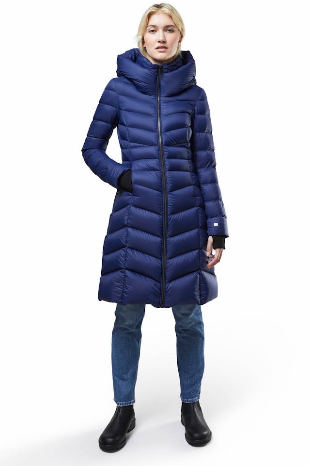 Image de produit pour Manteau ajusté et évasé en duvet léger durable avec capuchon Lita-TD - Femme